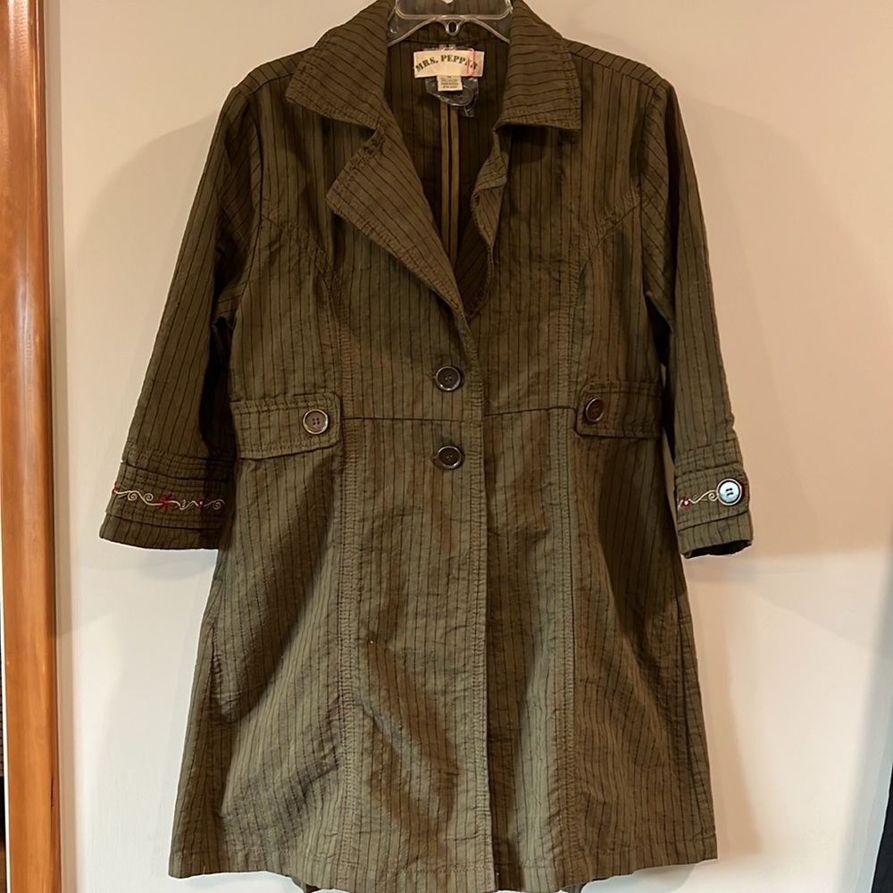 Mrs. Pepper - m, pinstripe olive trench, 3/4 sleeves‎ w/ embroidery